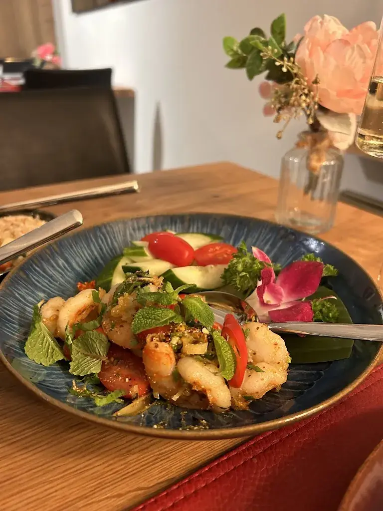 Mu daeng Thai Restaurant Emblem_Ranst_slider_image_3