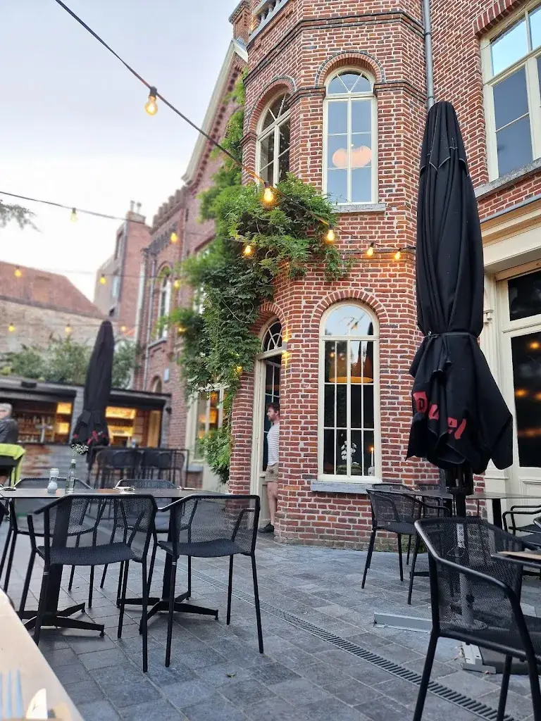 Frederic Vanreckem_The Backyard - Ronse_Ronse_review