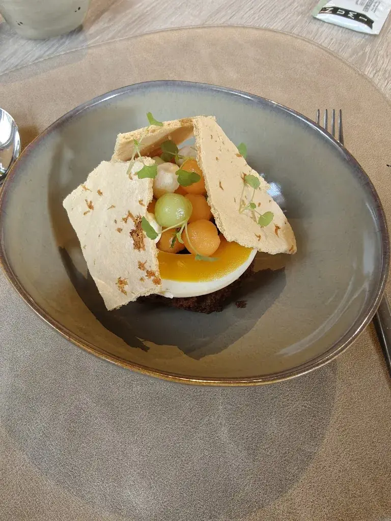 Polina Korobenkova_Ton Mai_Boom_review