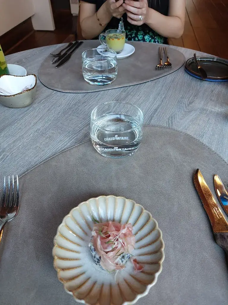 Xin Lu_Ton Mai_Boom_review