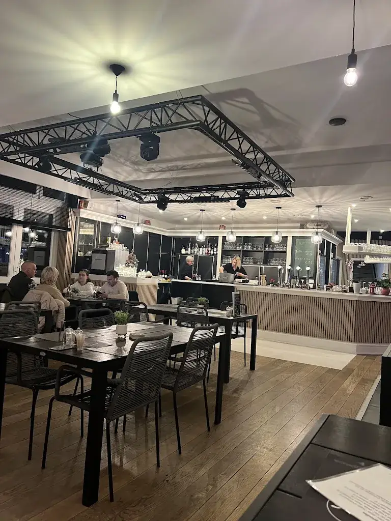 Christophe Deborsu_Local S_Schelle_review