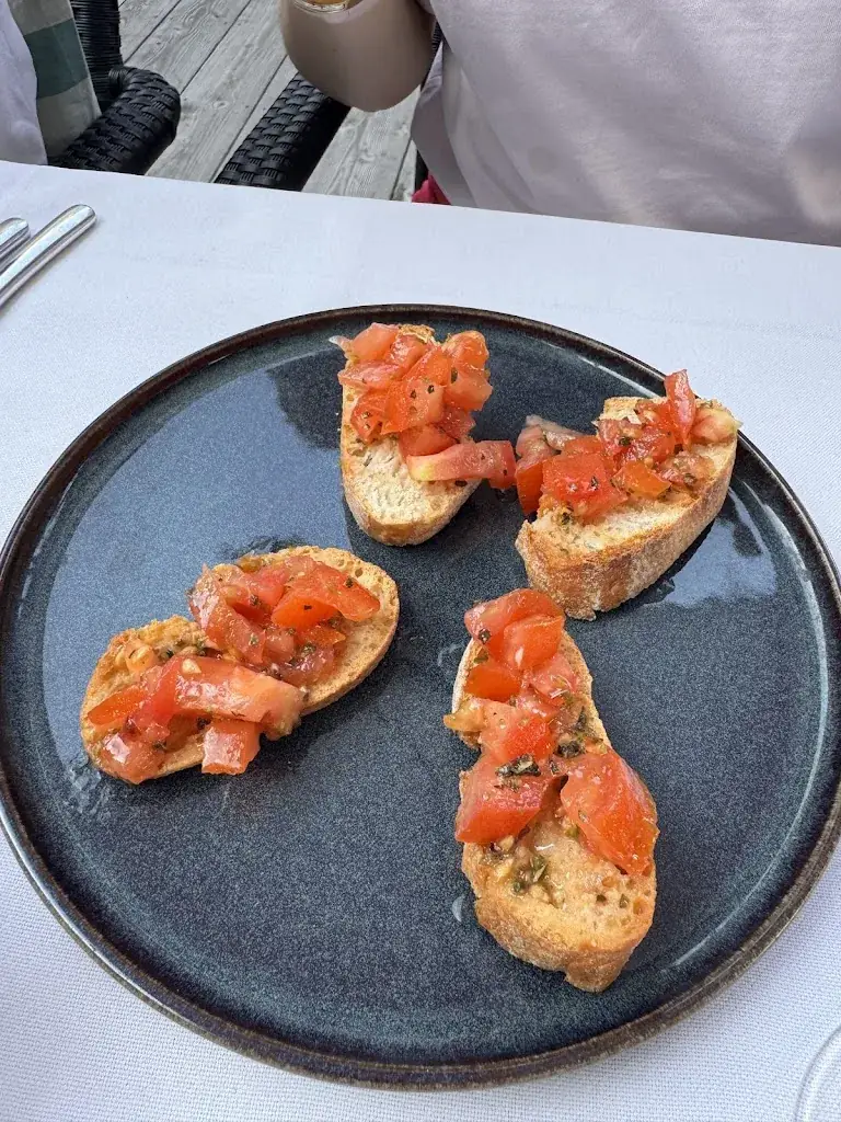 H Yu_Pane e Vino_Schoten_review