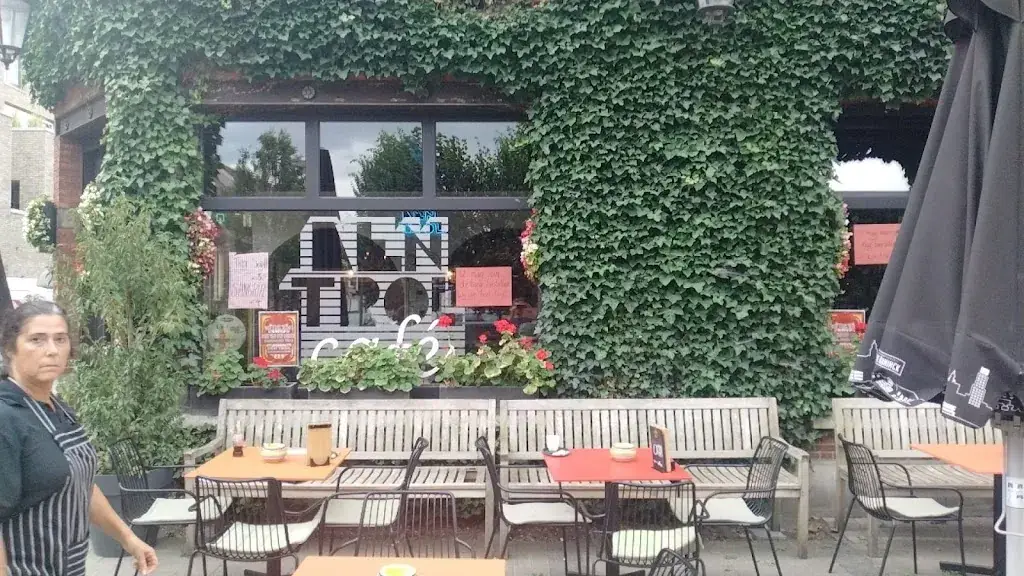 Den Trol restaurante en Schoten