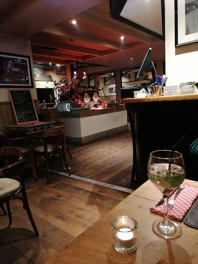 none of your business_Den Entrecôte_Schoten_review