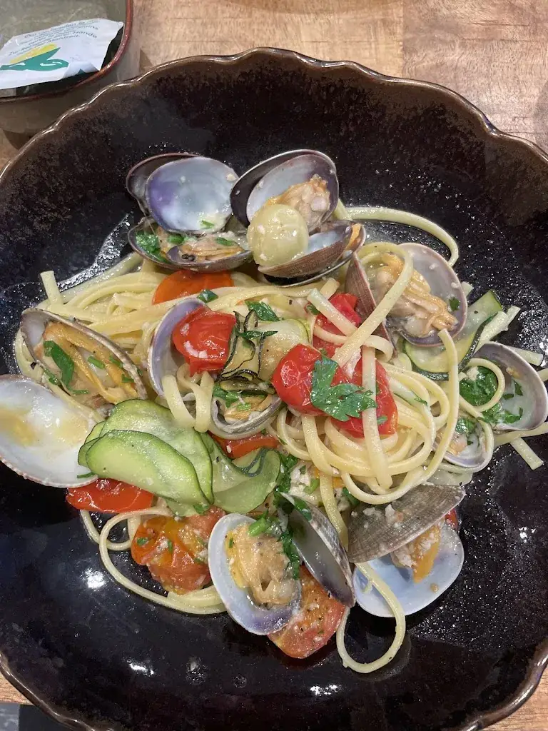 Soukaina El Massoudi_Tra Amici_Rhode-Saint-Genèse_review