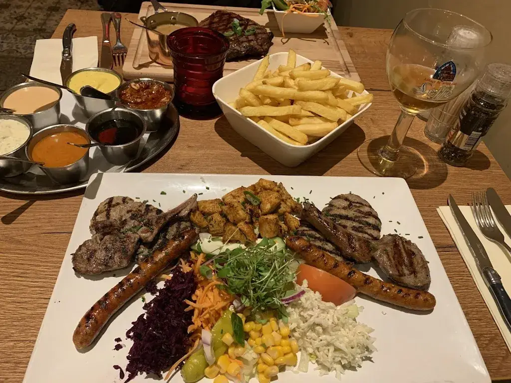 Victor vd Berg_De Rode Zee_Schilde_review