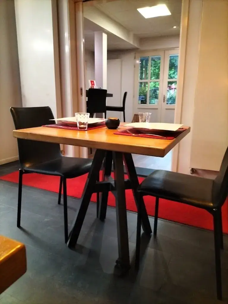 ่jarawee dujardin_Mu daeng Schilde_Schilde_reseña