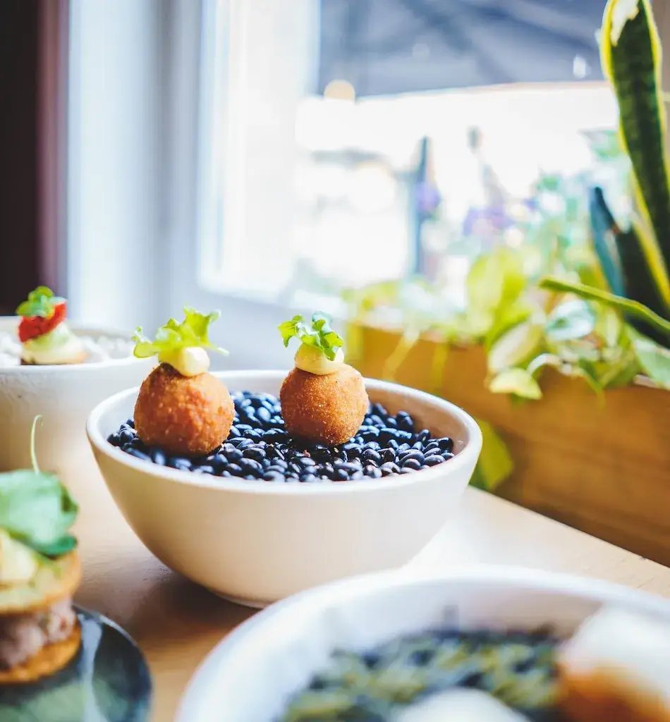 August_Lennik_slider_image_2