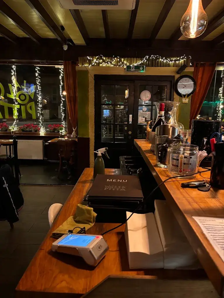 LA DOLCE PITTA restaurant in Stabroek