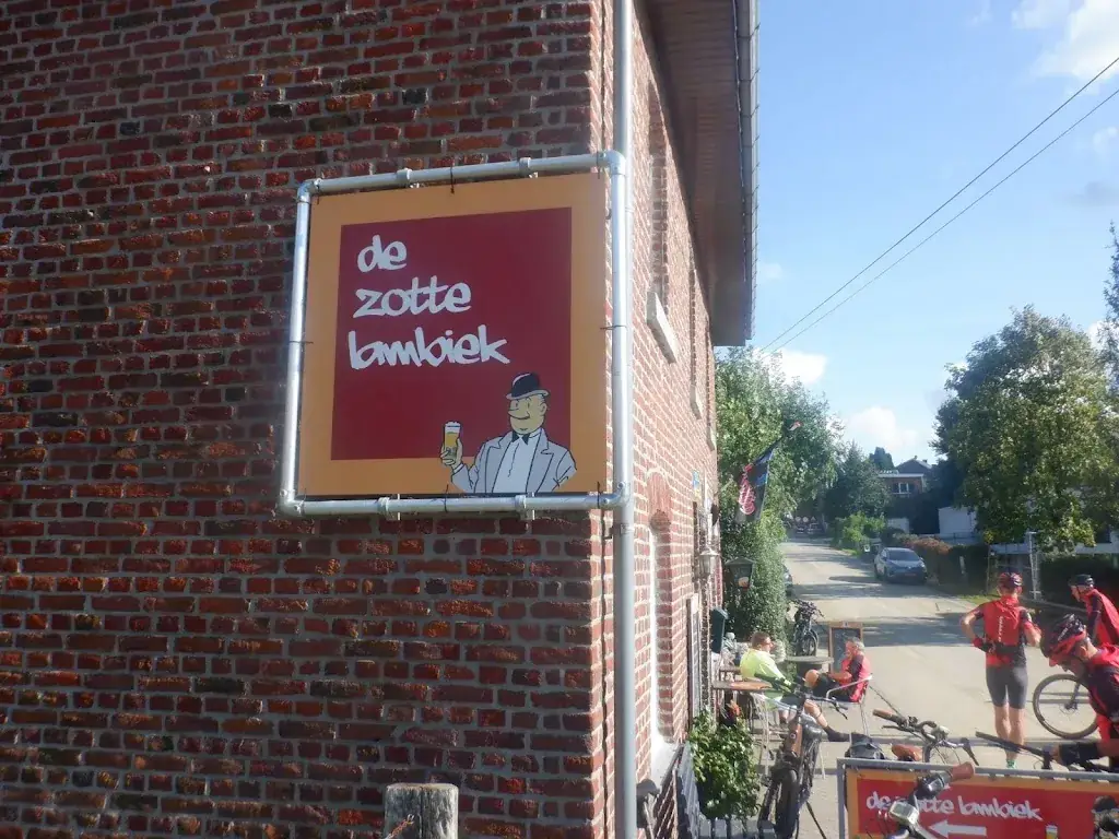 Dirk Dom_Zotte Lambiek Biercafé_Voeren_review