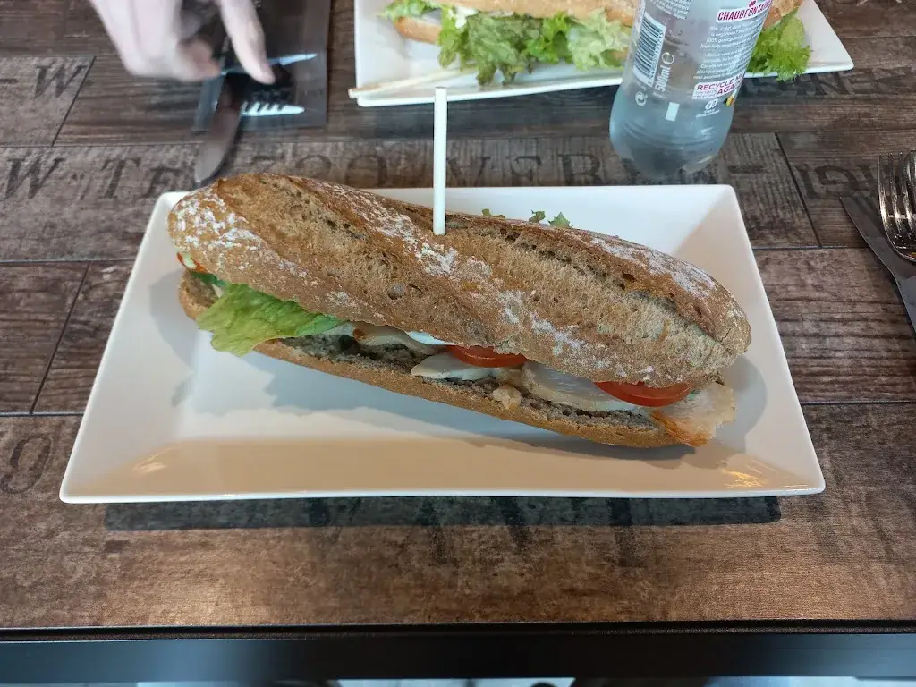 Karan Gohil_Meating Place Kolmen_Alken_review