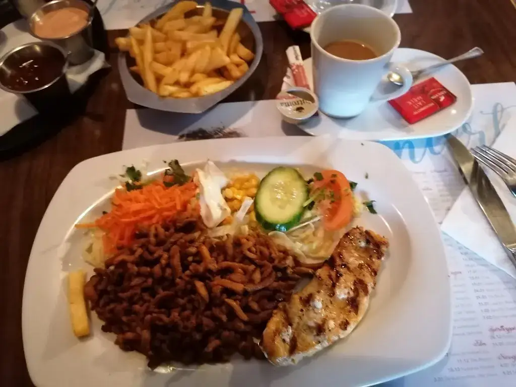 Piotr Buraczewski_Pita Ramses II_Tielt_review