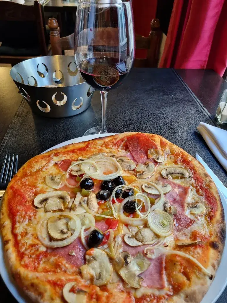 Van Moses_La Luna Rossa - Sint-Niklaas_Sint-Niklaas_review