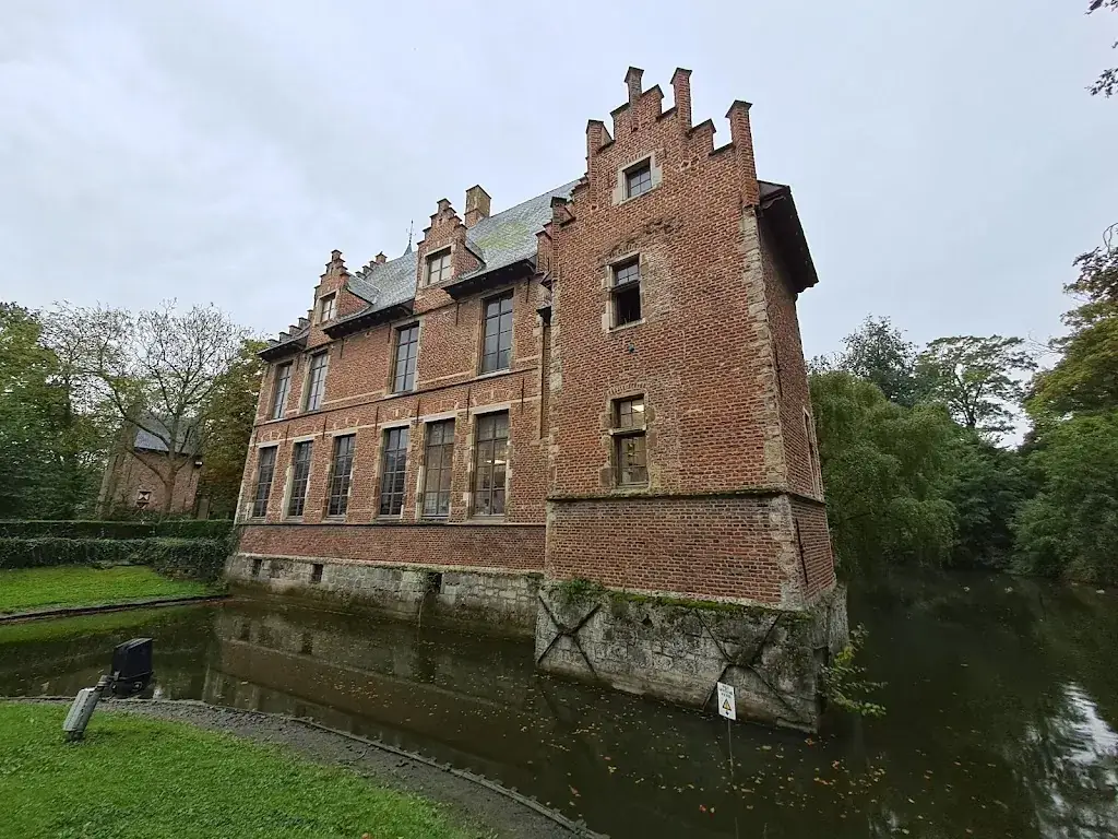 G. G.E._Walburg Castle_Sint-Niklaas_review