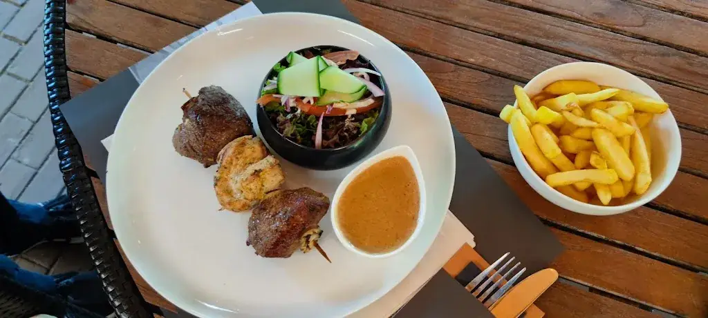 Uriel Avron_Walburg Castle_Sint-Niklaas_review