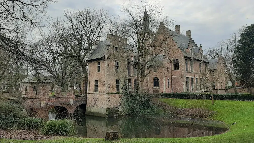 Walburg Castle restaurante en Sint-Niklaas