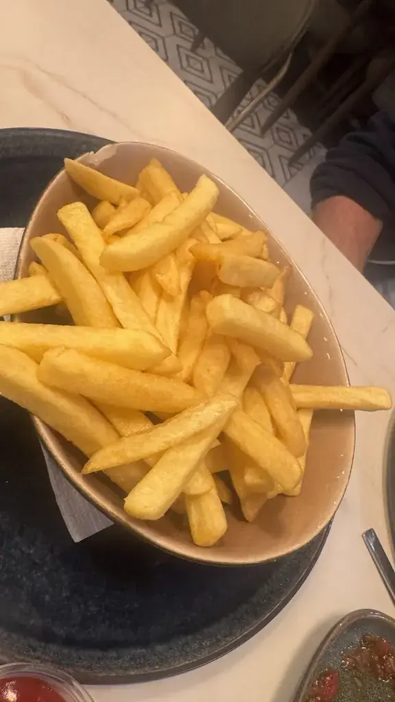 Pinar F._Ali Baba_Beringen_review