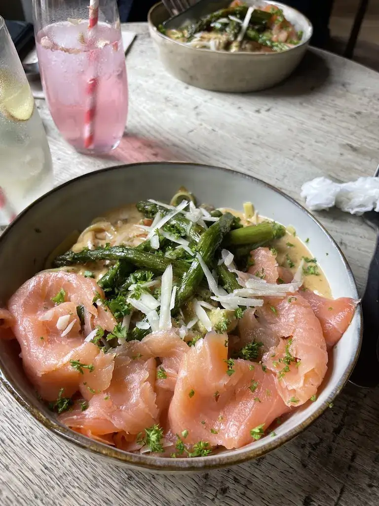 Monica Bustillo_In den Koninck_Veurne_reseña