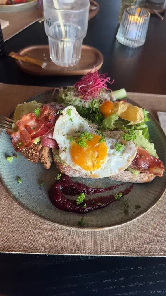 milena tumanyan_Bar Versa_Vosselaar_review