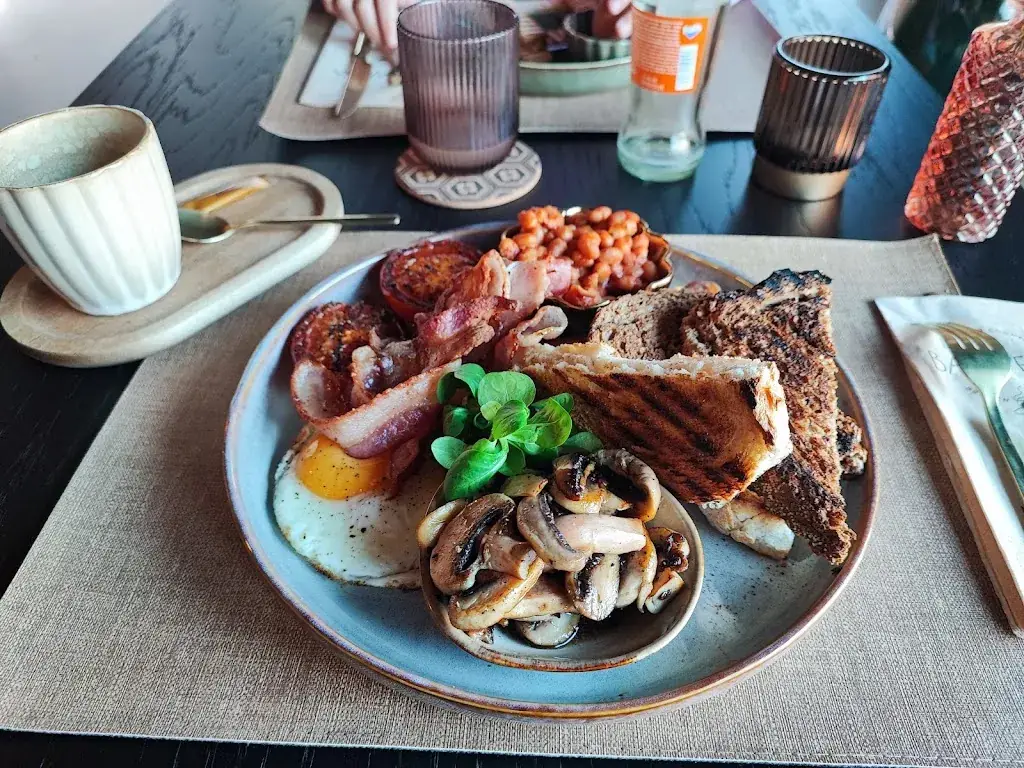 Bram Van Dun_Bar Versa_Vosselaar_review