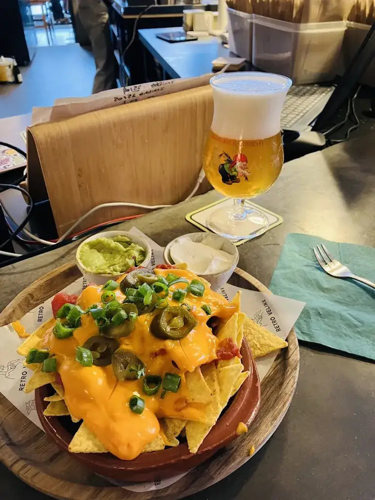 Megan White_Retro Velinx_Tongeren-Borgloon_reseña