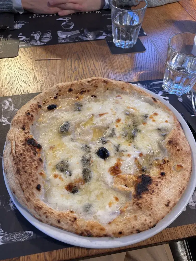 Khanh Hang Dao_Mourvèrdre Wine Bar_Wellen_reseña