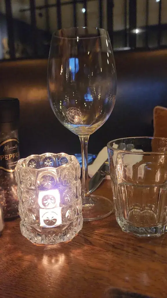 Christoffer Isip_Vreedehof_Waasmunster_avis