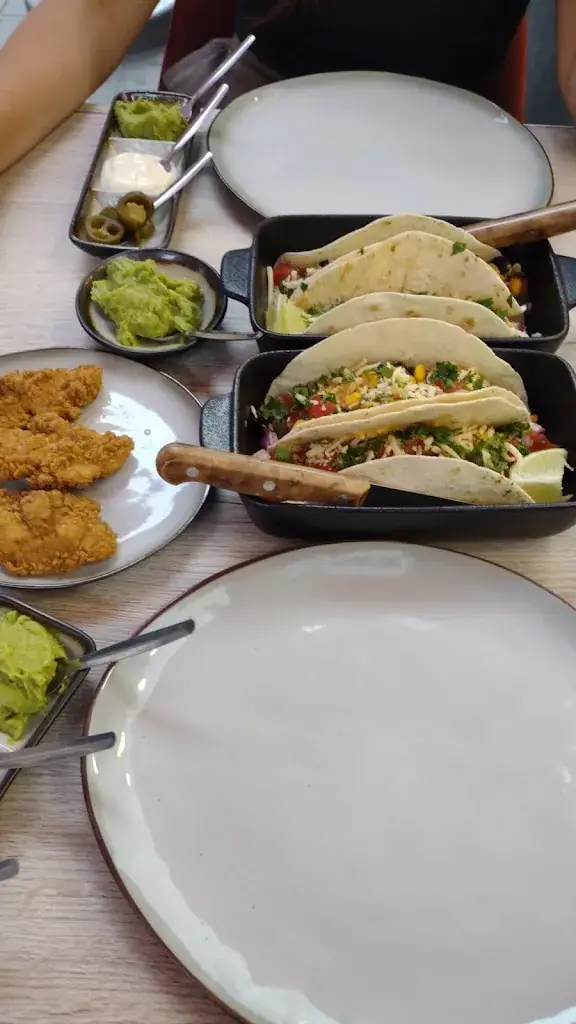 Jasper S_Sombrero_Tienen_review