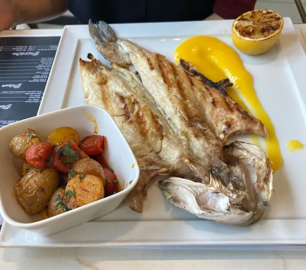 Wipada Jarupornsombat_Elite Restaurant_Tienen_review