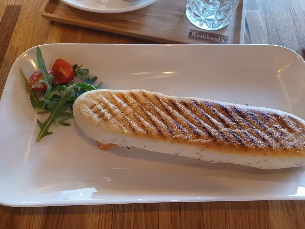 Kelly Dierickx_La VITA_Tienen_review