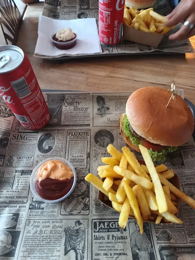 Ricardo Ramirez_La Casa Del Burger_Tienen_review