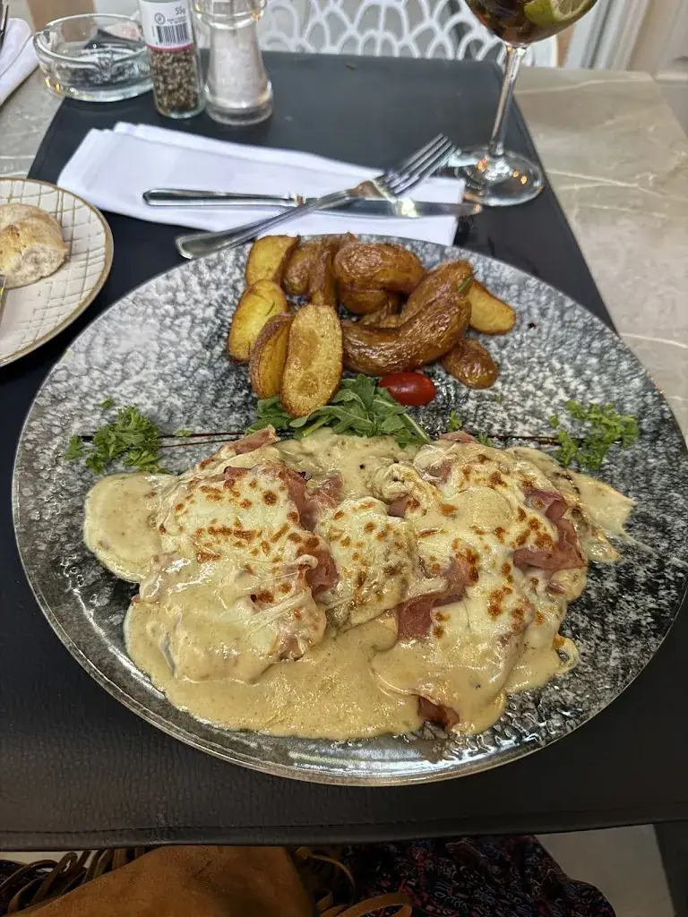 Carmen Laura_Regina Vilvoorde_Vilvoorde_review