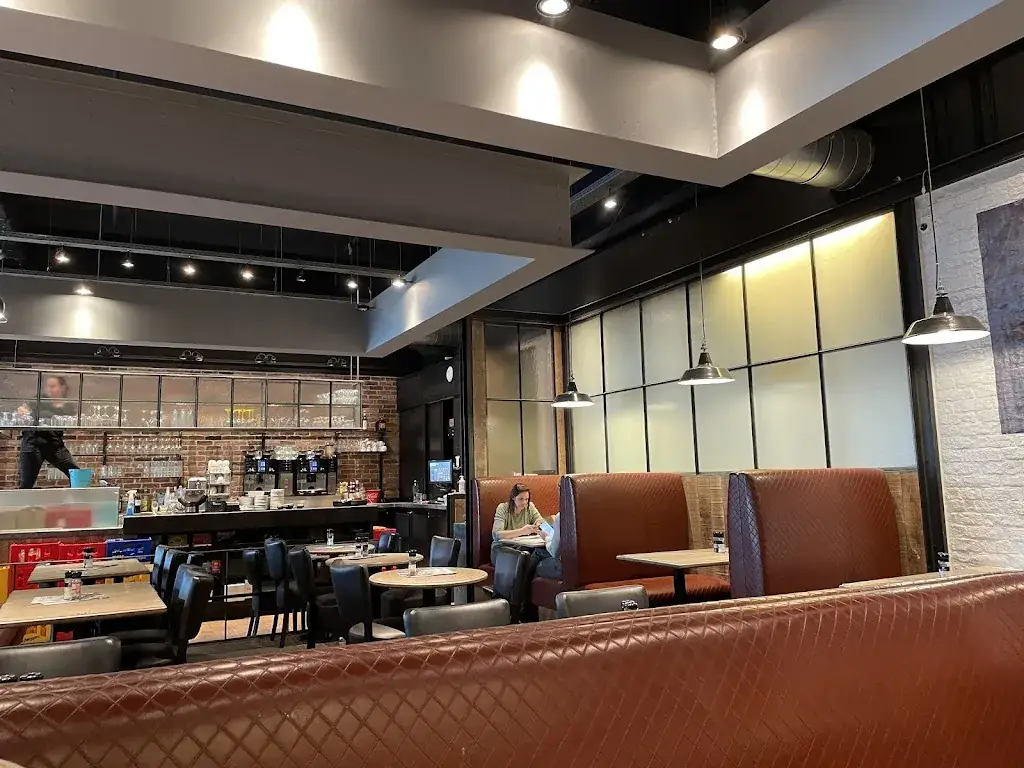 Hangar 220_Wijnegem_slider_image_1