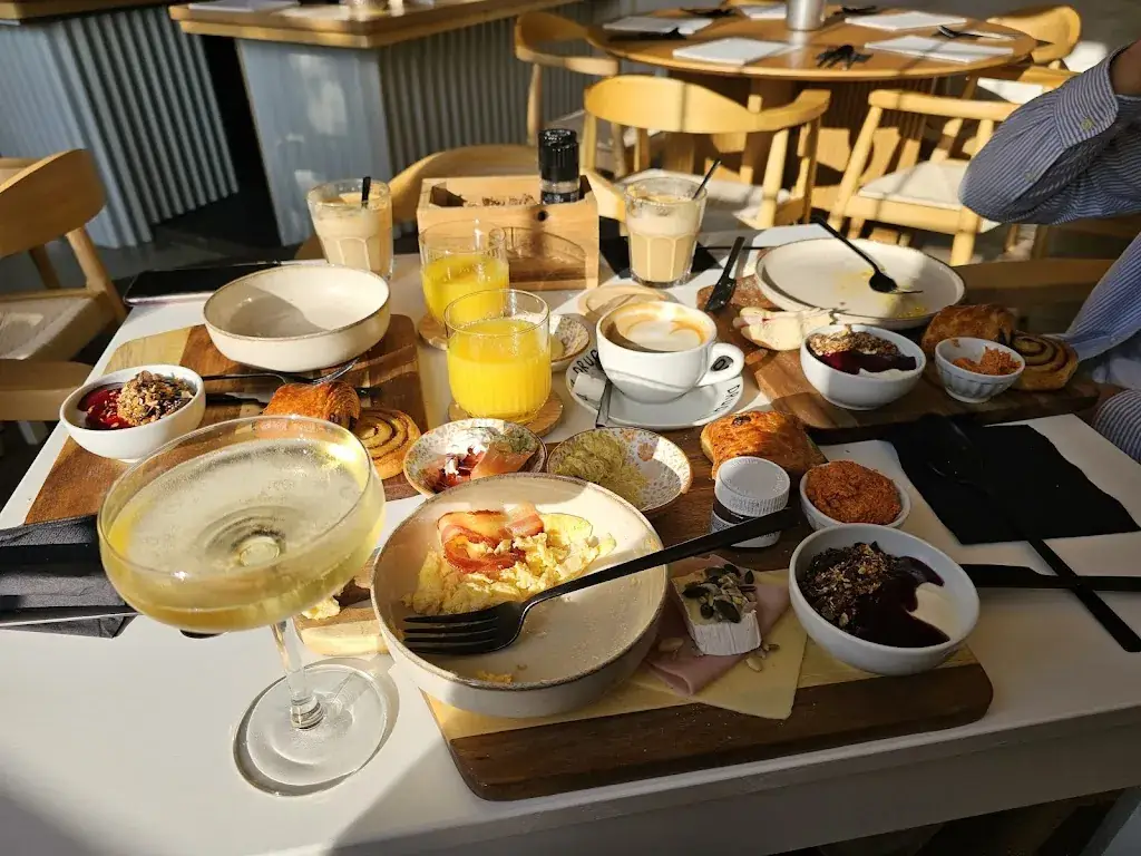 Maciej Cieślak_Coco Canal_Willebroek_review