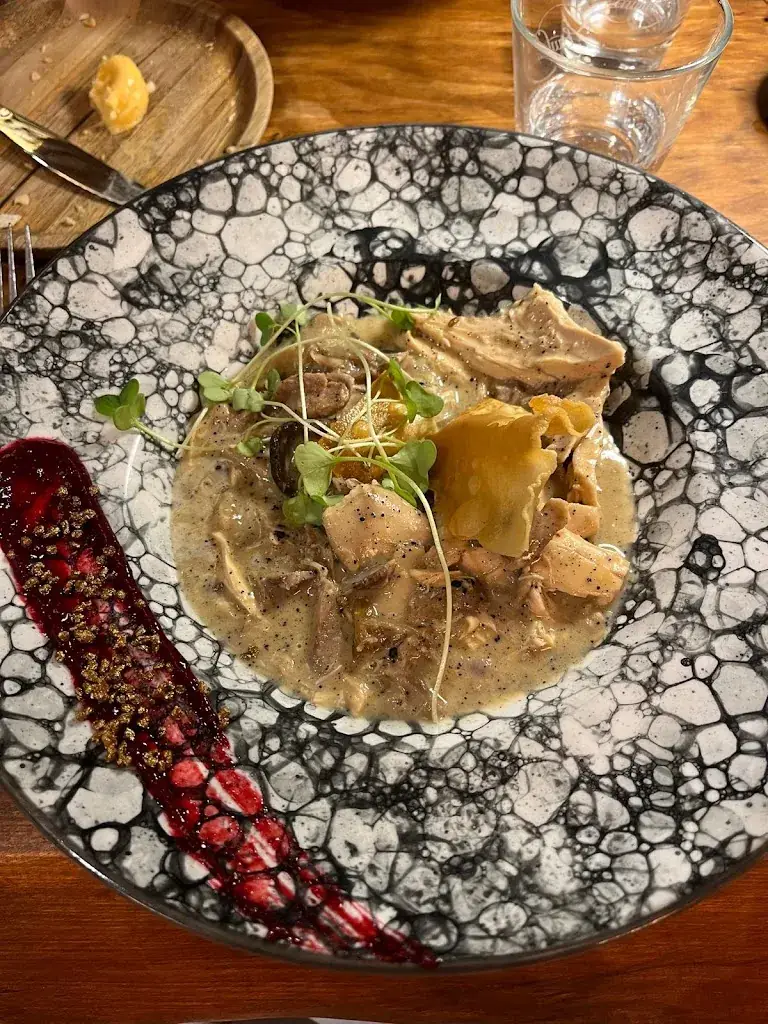 gregory claeys_Oszy_Zele_review