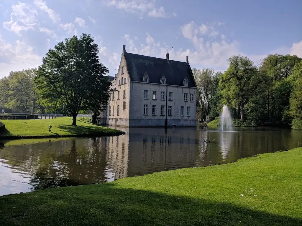 Yanchun Yi_Koetshuis Cortewalle_Beveren-Kruibeke-Zwijndrecht_reseña