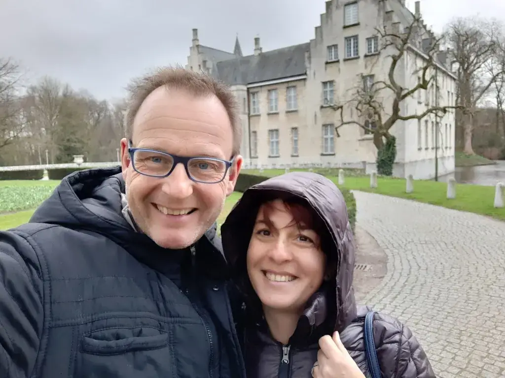 Mickel V G_Koetshuis Cortewalle_Beveren-Kruibeke-Zwijndrecht_reseña