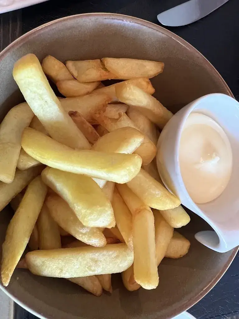 Adam Hessler_The Boathouse_Brugge_review