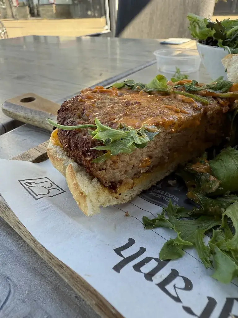 Kate Redmon_Het Zandlopertje Est. 2024_Brugge_review