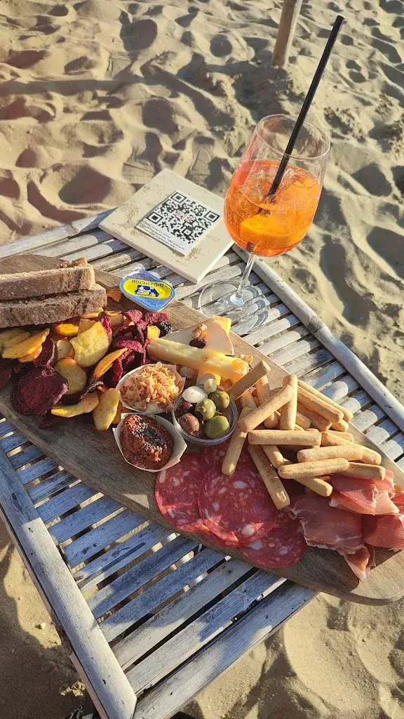 Sarah Wibiral_Beachbar and -restaurant | ZUIDERBAD_Zemst_reseña