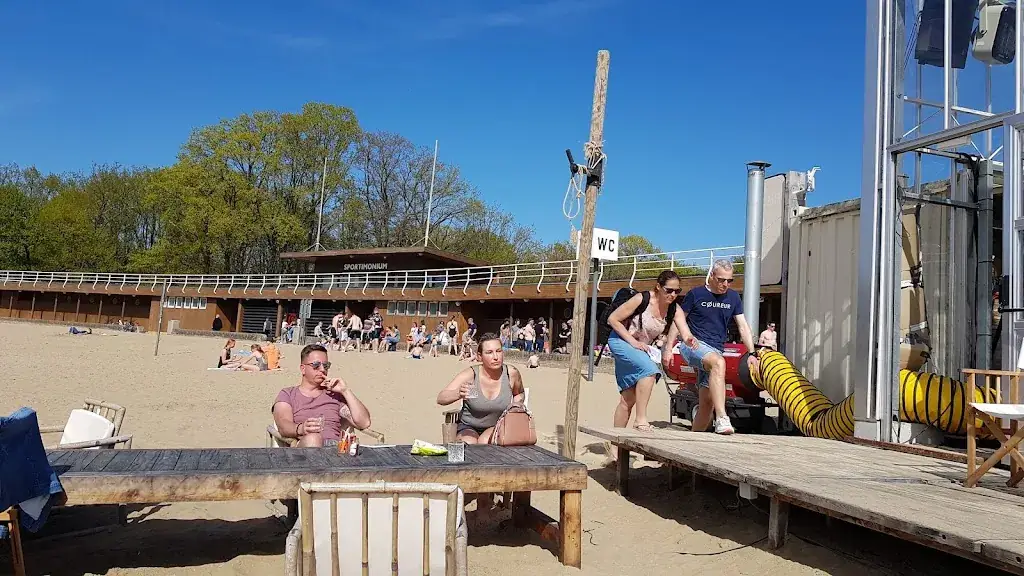 Bart Van Bos_Beachbar and -restaurant | ZUIDERBAD_Zemst_reseña