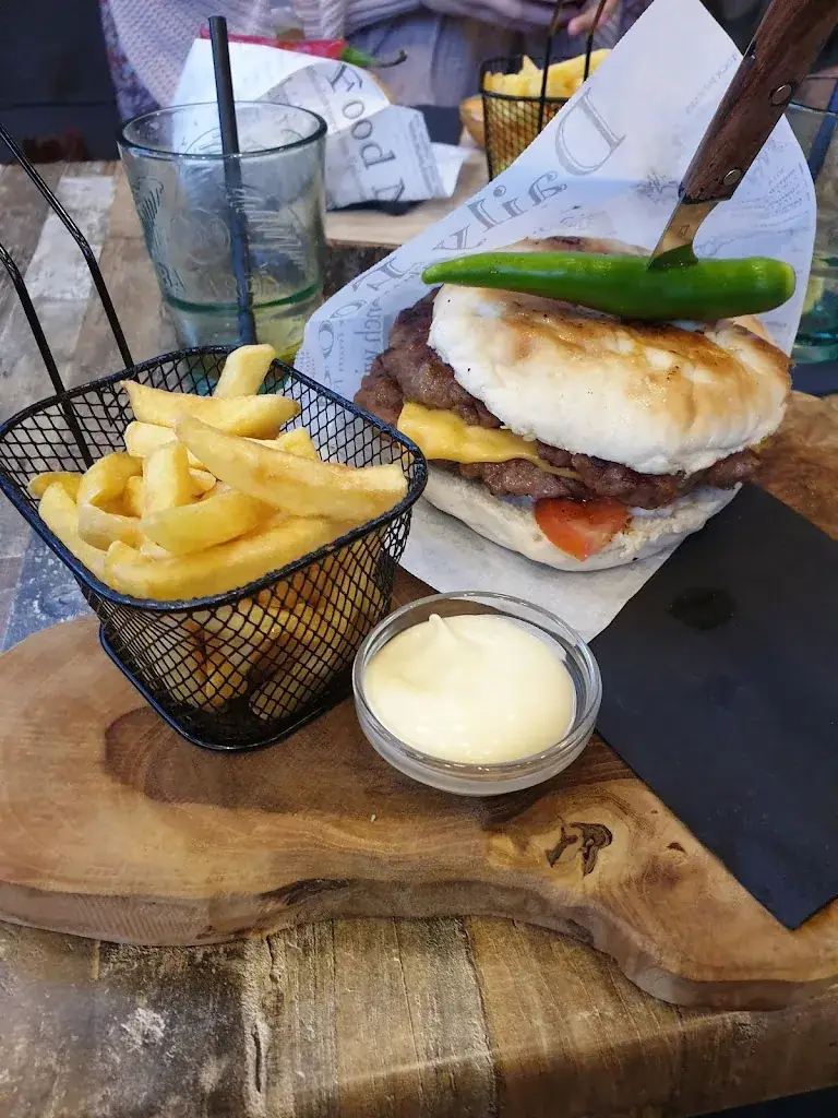 Ismaël Hennioui_Molenveld Antika Brasserie_Zemst_review