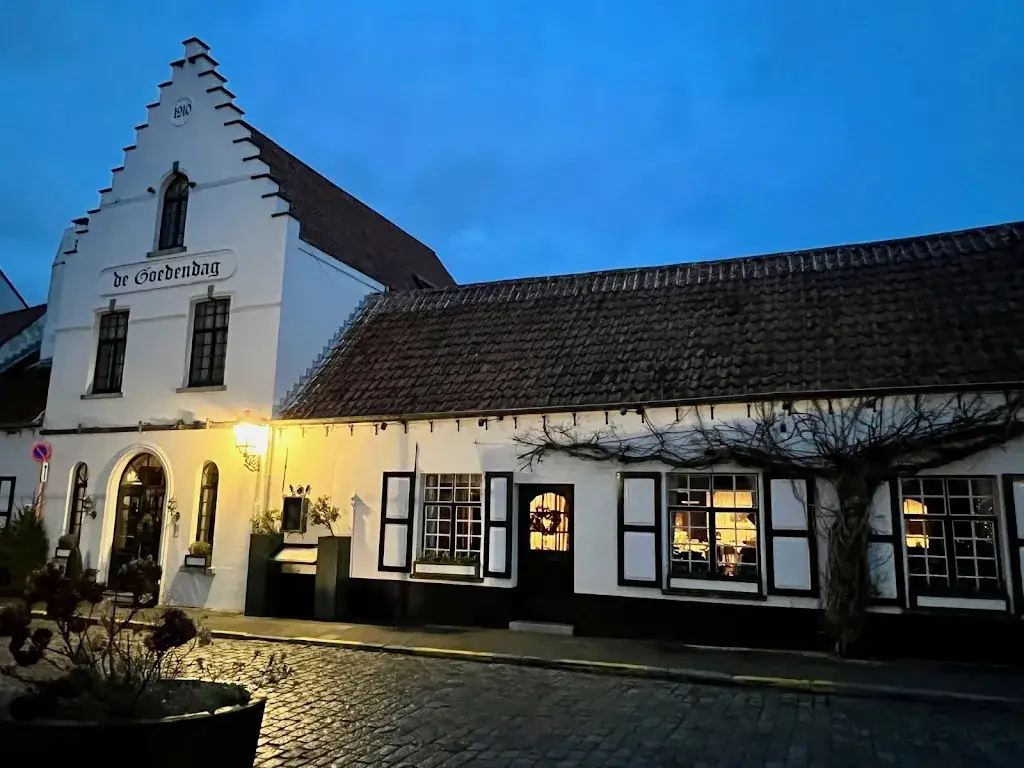 Arootin Aghazaryan_De Goedendag_Brugge_review