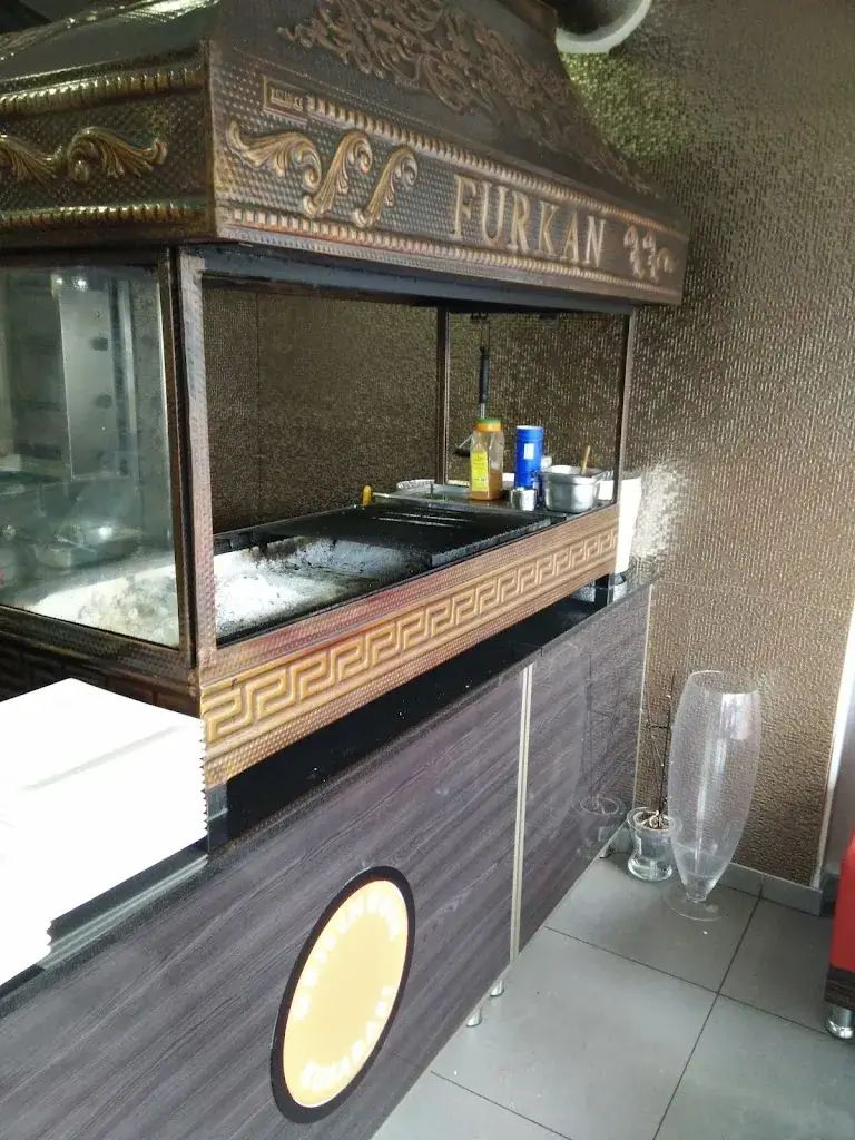 Vladimir .Lavrov_Grillhouse Kusadasi_Zutendaal_avis