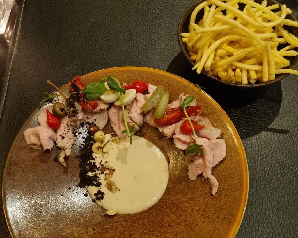 Oana Maria Tentis_De Fermette_Beveren-Kruibeke-Zwijndrecht_reseña