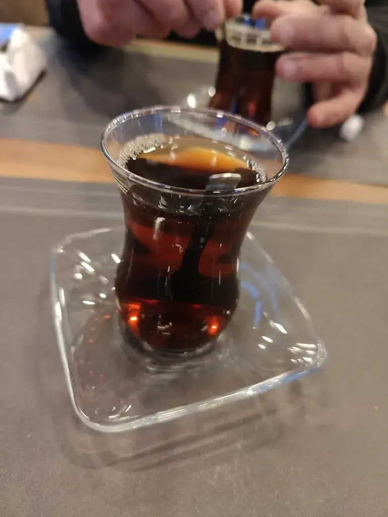 Laurenţiu Cosma_OGRILL Bar&grillade_Aiseau-Presles_reseña