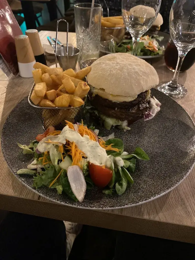 Restaurant Nili's_Leval_slider_image_3