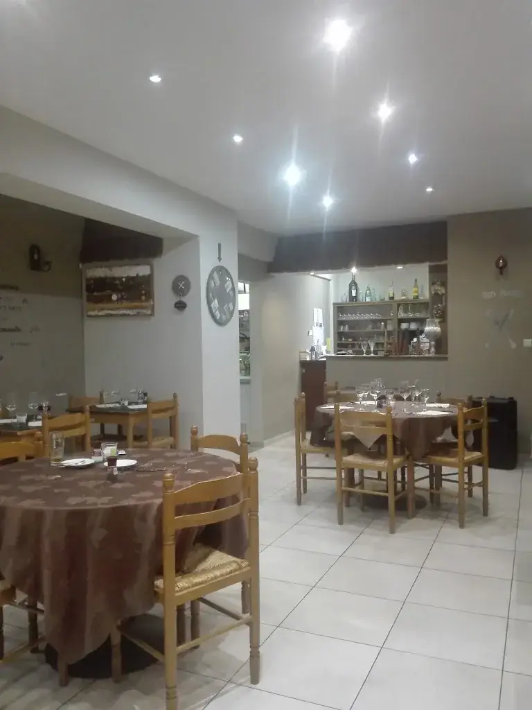 Les mille saveurs du Roy d'Ys Restaurant in Fontaine-l'Évêque