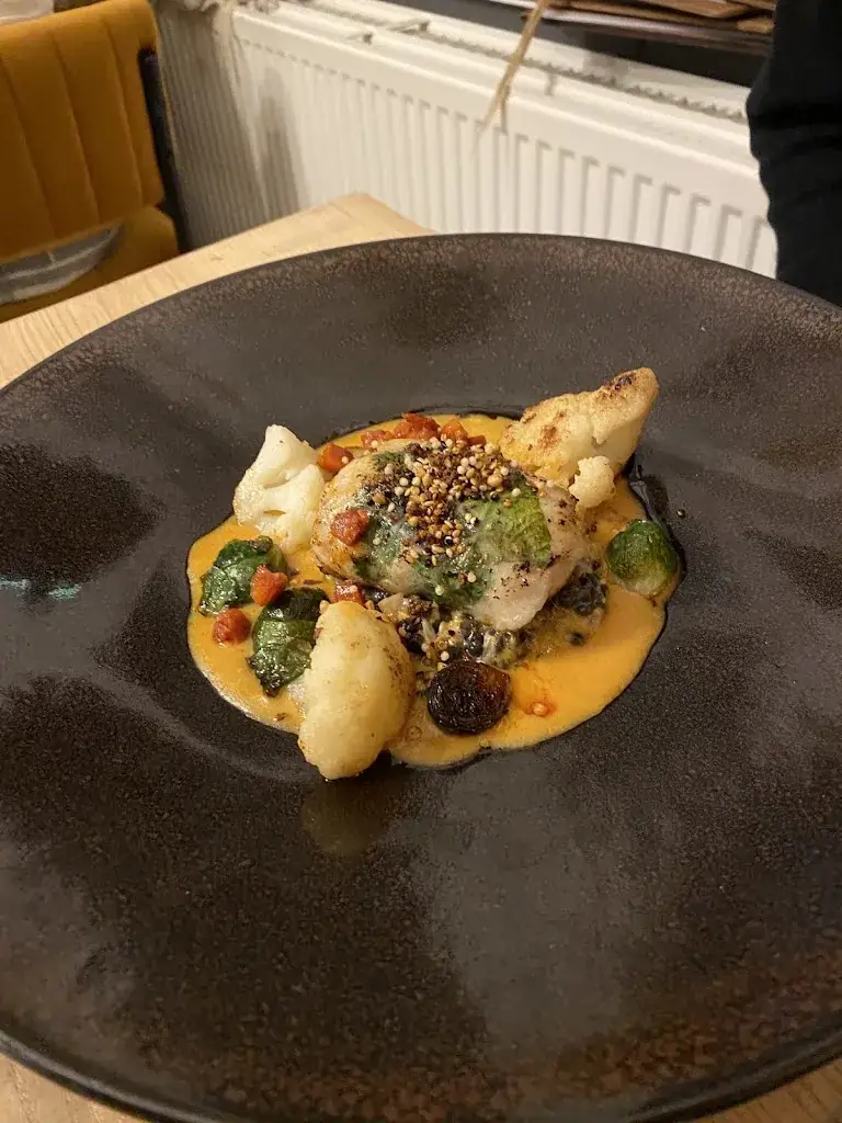 Ben Philpott_restaurant nous_Assesse_review