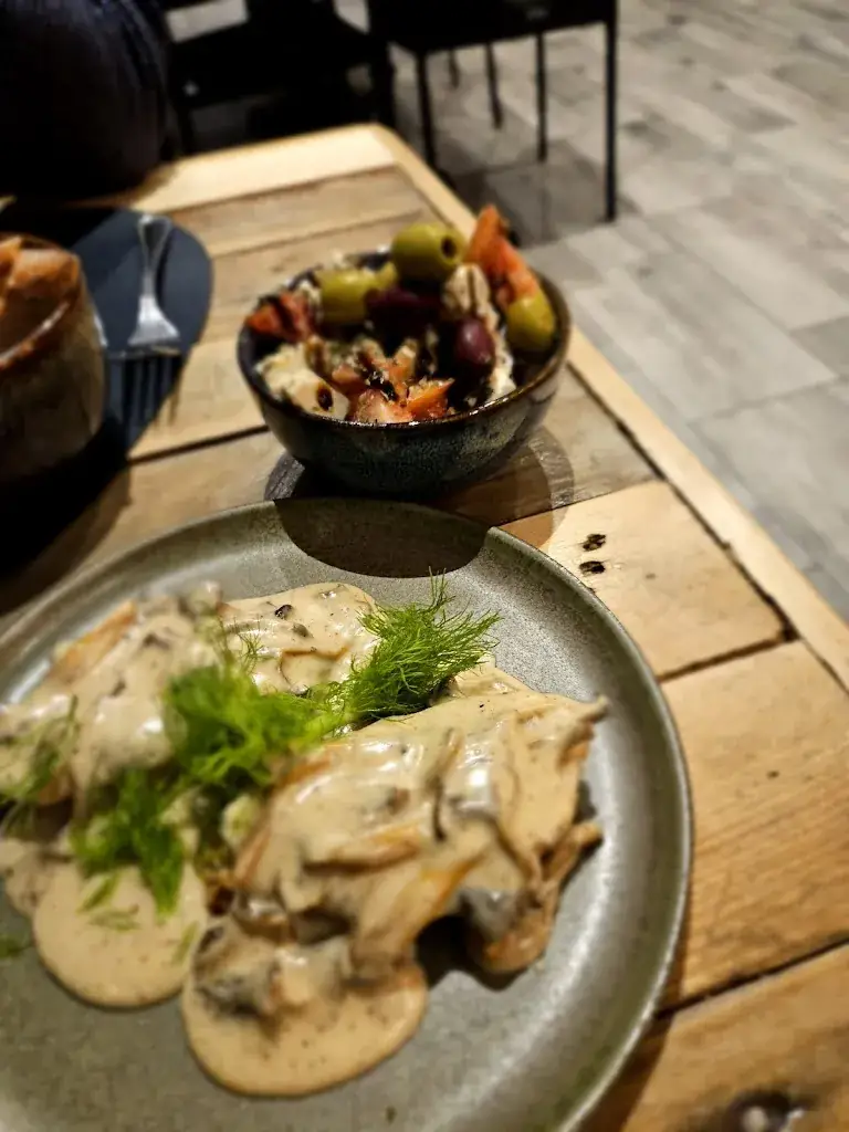 Eat's Wine O'clock_Andenne_slider_image_2